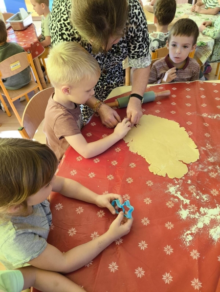 PIECZEMY CIASTECZKA Z SENIORAMI