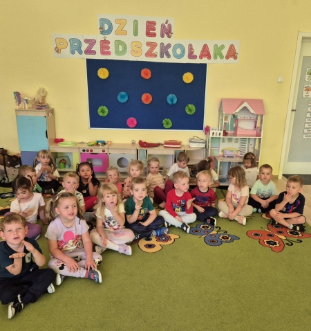 DZIEŃ PRZEDSZKOLAKA W GRUPIE ZAJĄCZKÓW