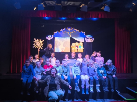 Spektakl ''Z wycinanki jasełkowe hulanki''