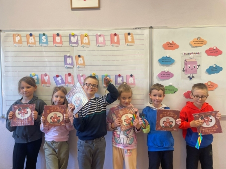 Pasowanie na czytelnika biblioteki klasy 1